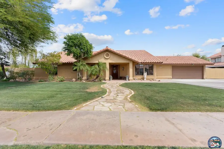 2240 Desert Gardens Dr, El Centro, CA 92243 - #2