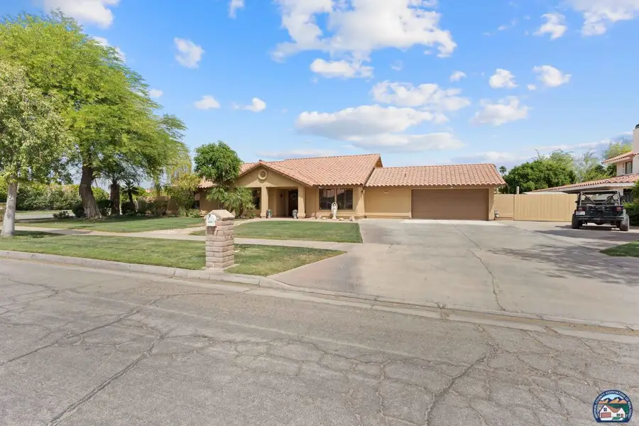 2240 Desert Gardens Dr, El Centro, CA 92243 - #3