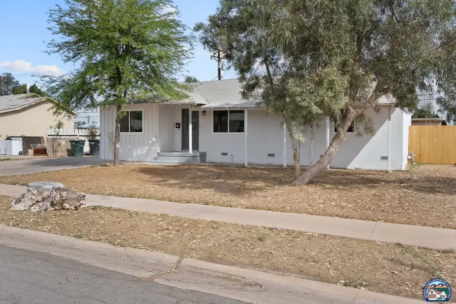 1524  W Holt Ave, El Centro, CA 92243 - #2