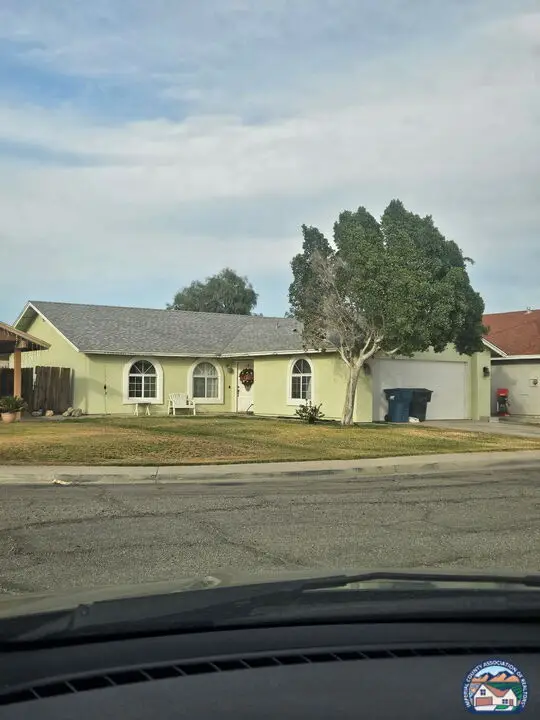 319   Roadrunner Ln, Imperial, CA 92251