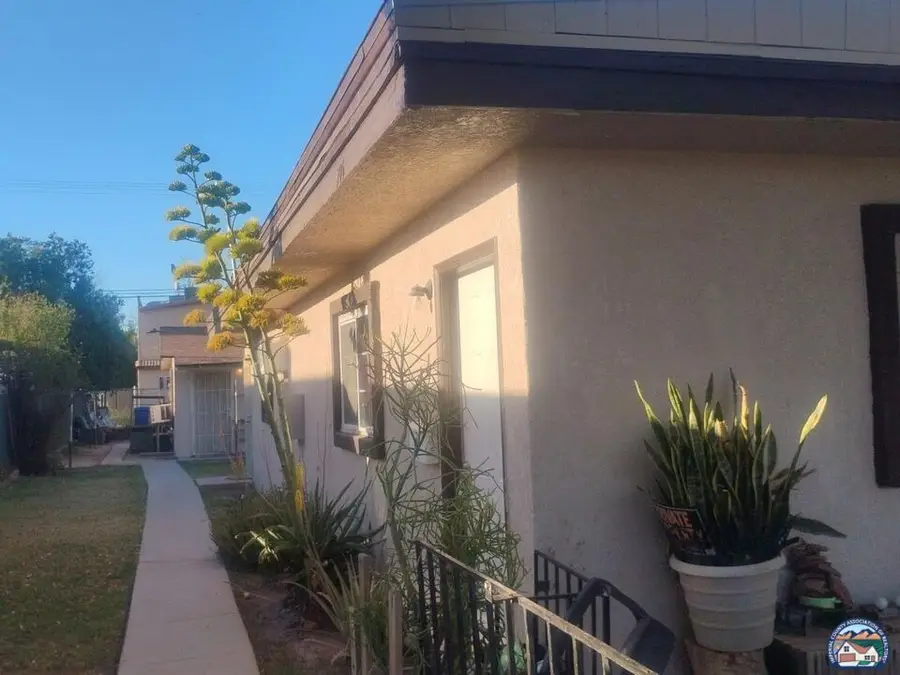 206 B St, Brawley, CA 92227 - #3