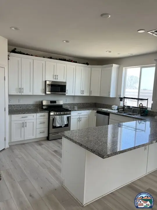 704   Mika Ct, Brawley, CA 92227 - #2