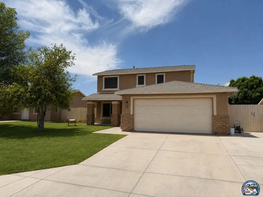 1165 Pecan St, Brawley, CA 92227 - #2