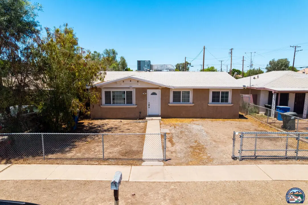 989  E J St, Brawley, CA 92227 - #1