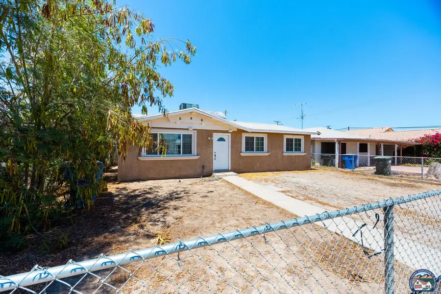 989  E J St, Brawley, CA 92227 - #2