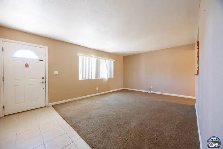 989  E J St, Brawley, CA 92227 - #3