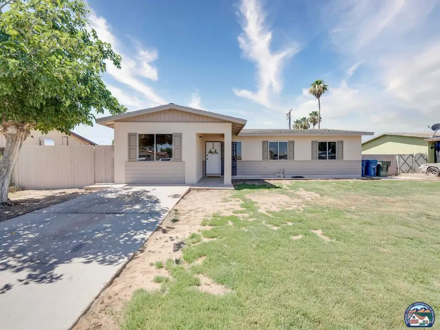 422  W A St, Brawley, CA 92227 - #2