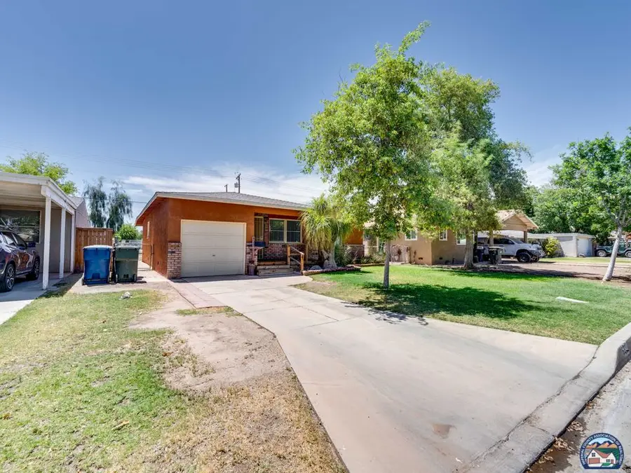 623 Sunset Dr, Brawley, CA 92227 - #2