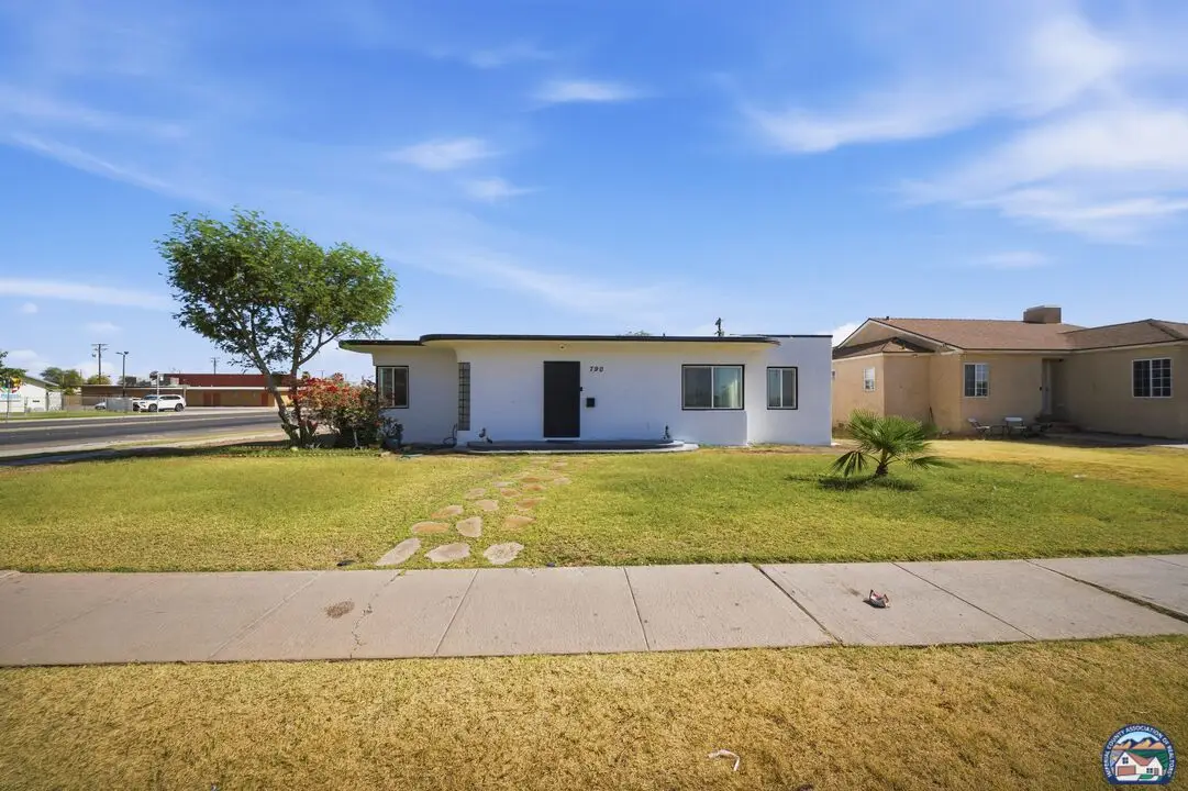 790 W Hamilton Ave, El Centro, CA 92243 - #1