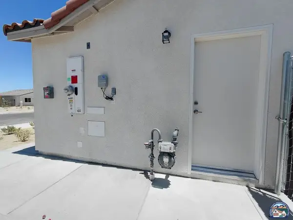 475 Palomino Ct, Imperial, CA 92251