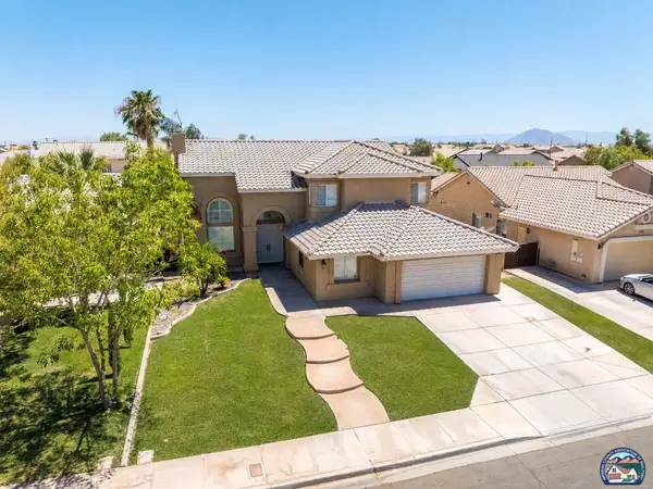 1075   Farmer Dr, El Centro, CA 92243