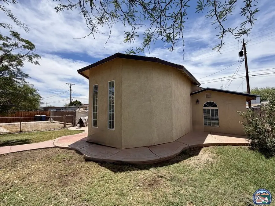329 E State St, El Centro, CA 92243 - #2