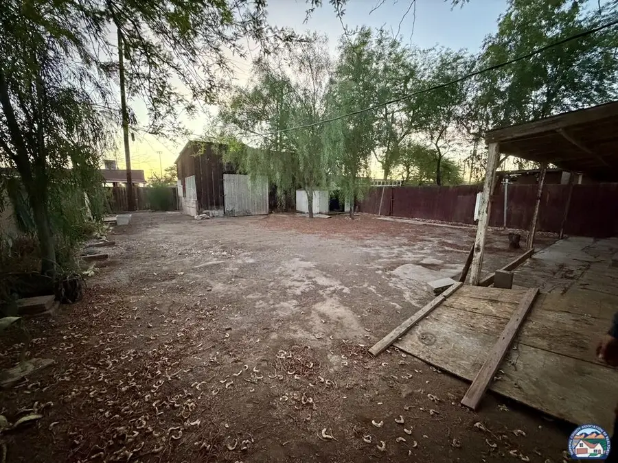 305  N E St, Imperial, CA 92251 - #2