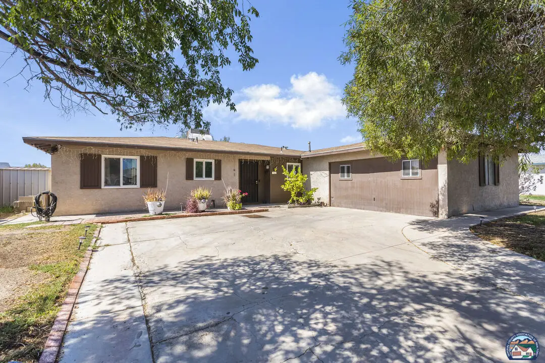 1729   Smoketree Dr, El Centro, CA 92243 - #1