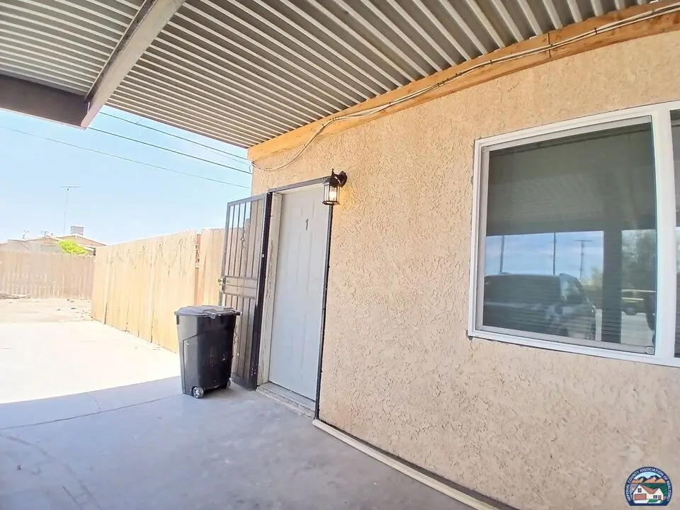 305 N Lake Ave, Calipatria, CA 92233 - #1