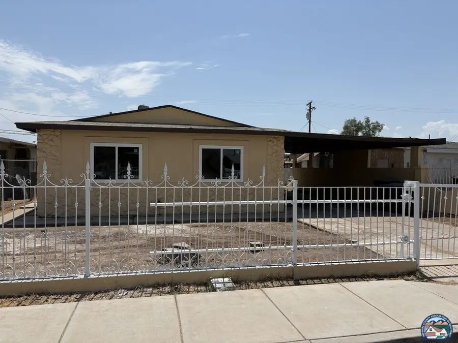 934  E 6th St, Calexico, CA 92231 - #2