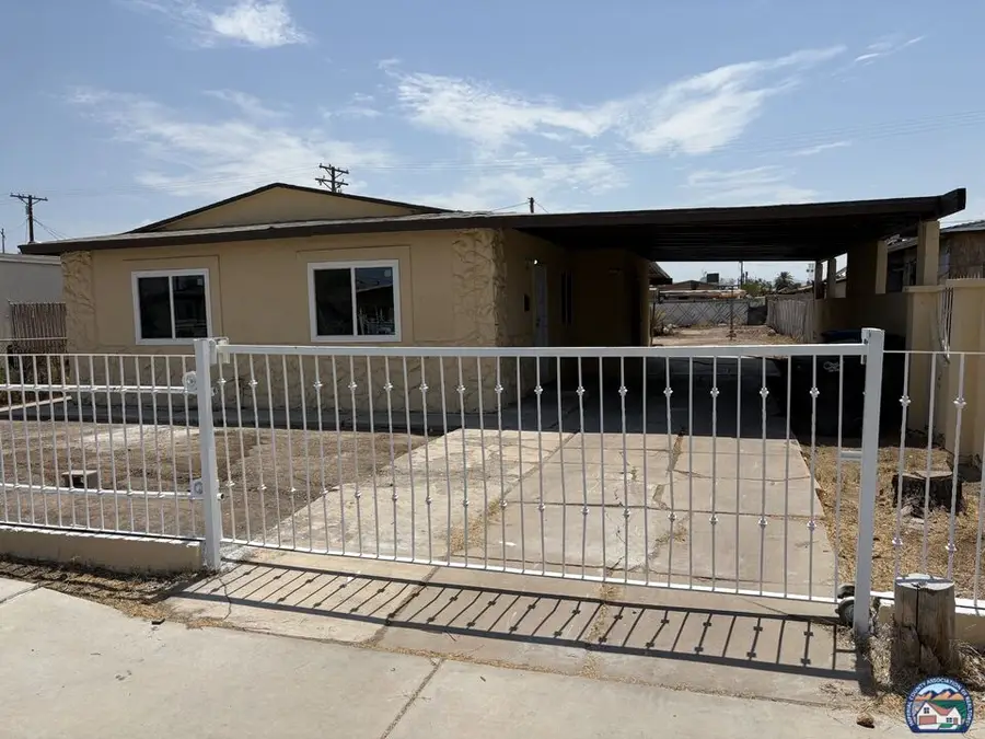 934  E 6th St, Calexico, CA 92231 - #3