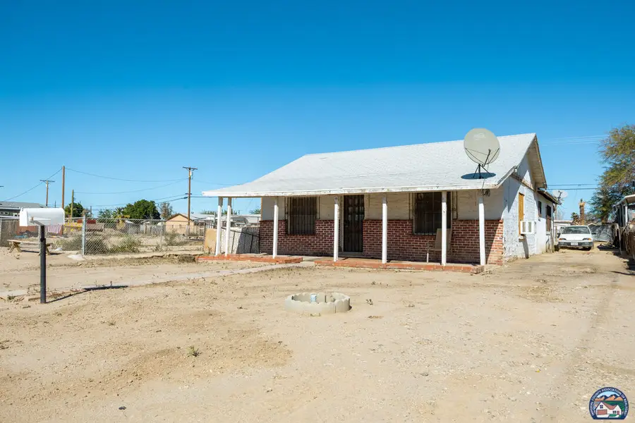 216 E 3rd St, Niland, CA 92257 - #2