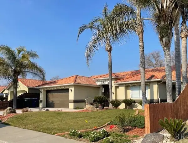 982 Cedarwood Street, Hanford, CA 93230