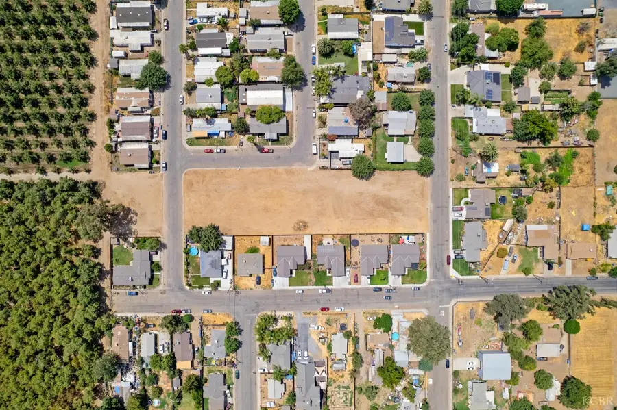 528 S Camelia Avenue, Farmersville, CA 93223 - Image #2