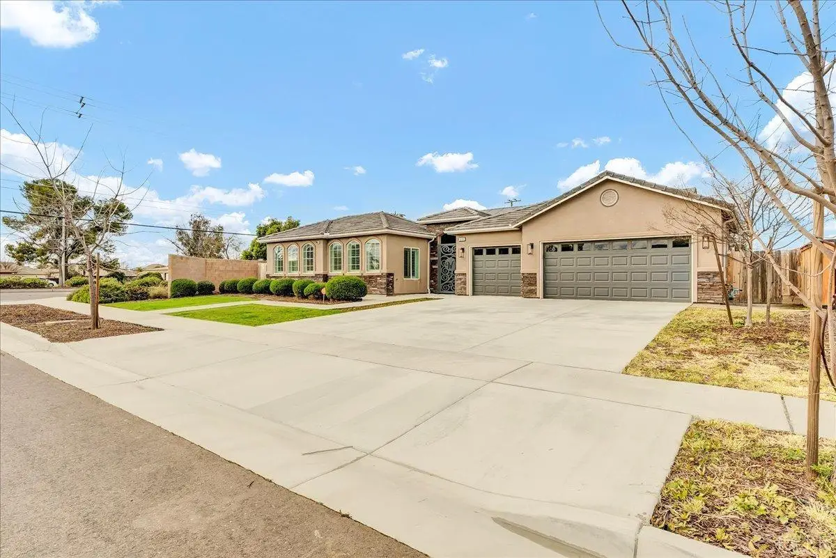 1684 W Berkshire Lane, Hanford, CA 93230 - Image #1