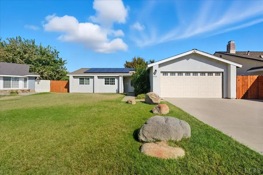 2123 Cottonwood Court, Hanford, CA 93230 - Image #2