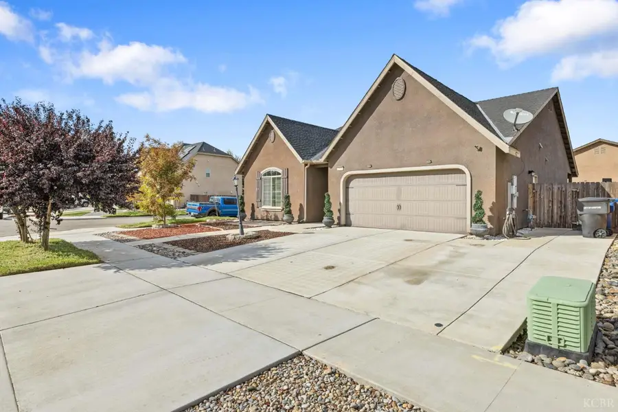 2038 W Hayward Street, Hanford, CA 93230 - Image #2