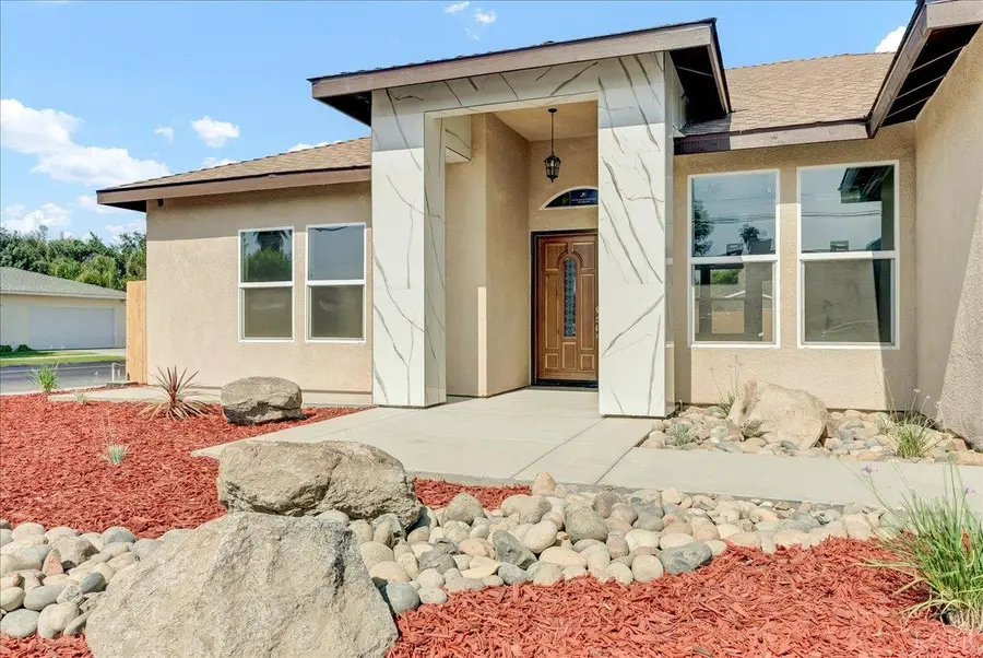 2210 N Douty, Hanford, CA 93230 - Image #2