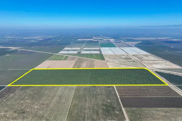 8651 Corona Avenue, Laton, CA 93242