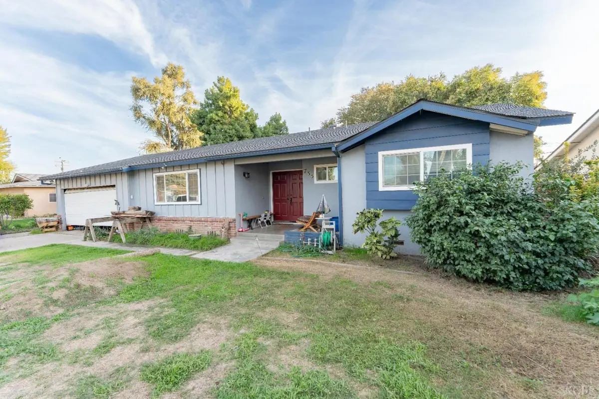735 W Cambridge Avenue, Visalia, CA 93277 - Image #1