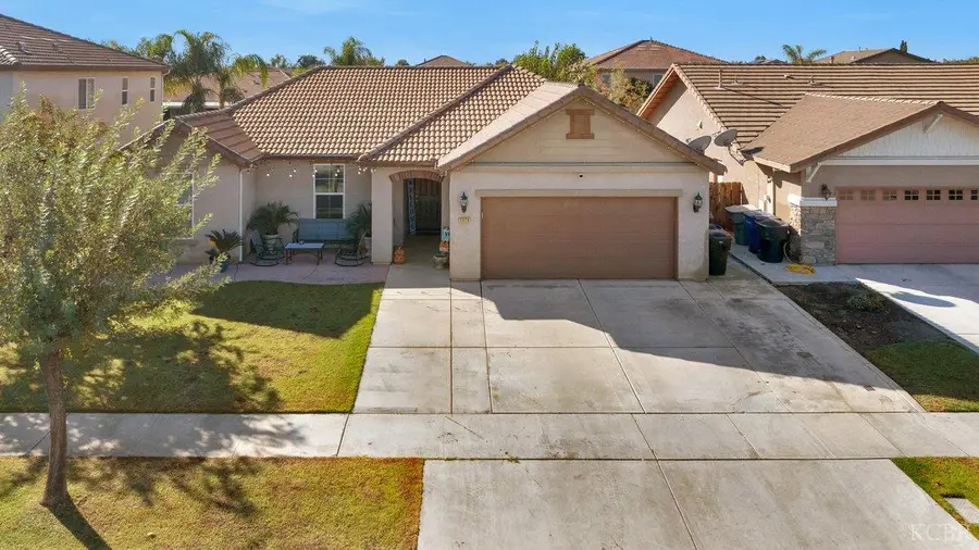 1379 W Ambassador Way, Hanford, CA 93230 - Image #2