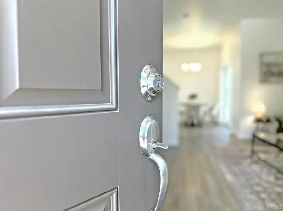 1057 Buena Vista Lane, Hanford, CA 93230 - Image #2