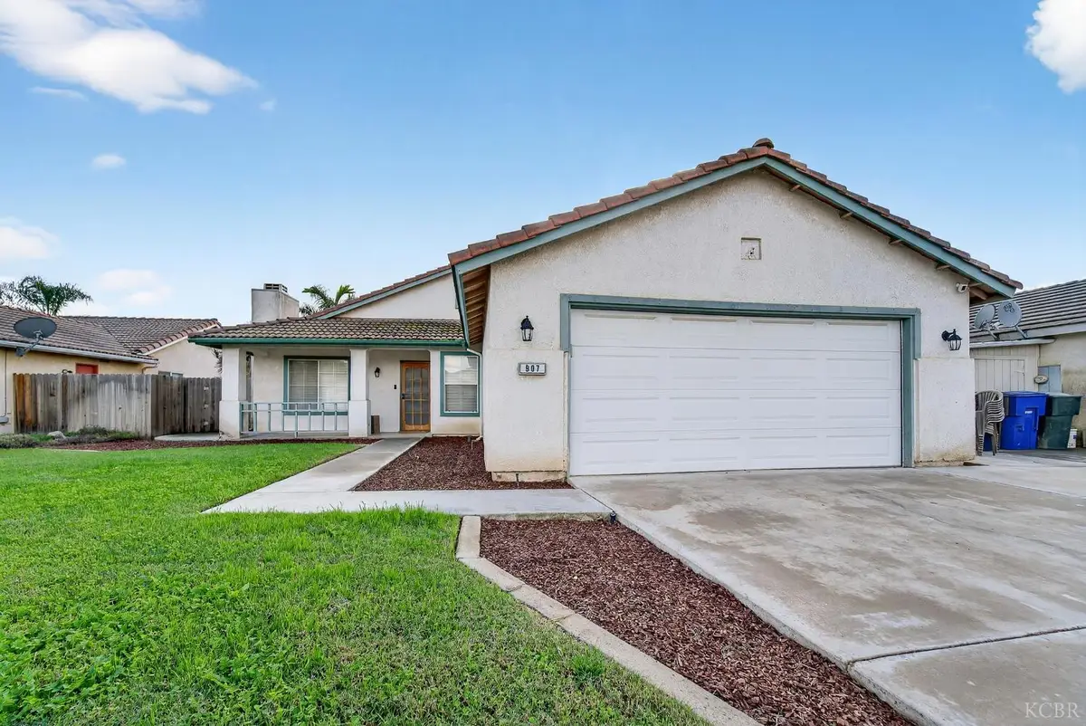 907 E Palm Drive, Hanford, CA 93230 - Image #1