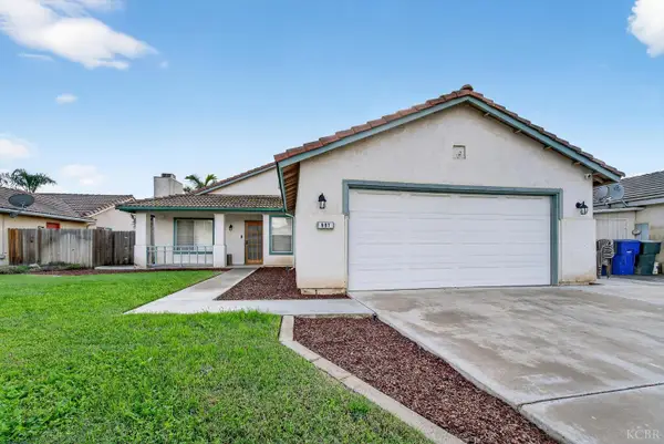 907 E Palm Drive, Hanford, CA 93230