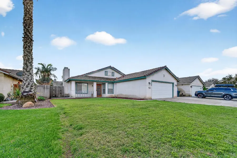 907 E Palm Drive, Hanford, CA 93230 - Image #2