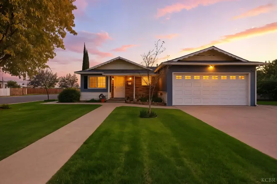 870 Cypress Court, Lemoore, CA 93245 - Image #2