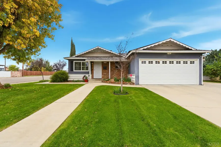 870 Cypress Court, Lemoore, CA 93245 - Image #3