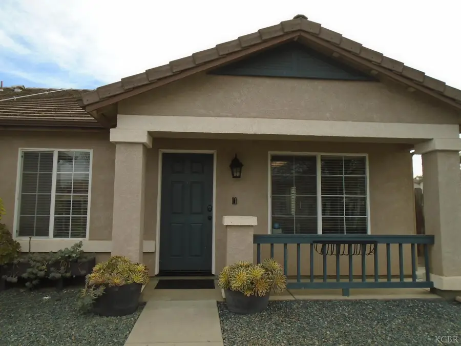 2141 W Hampton Drive, Hanford, CA 93230 - #2