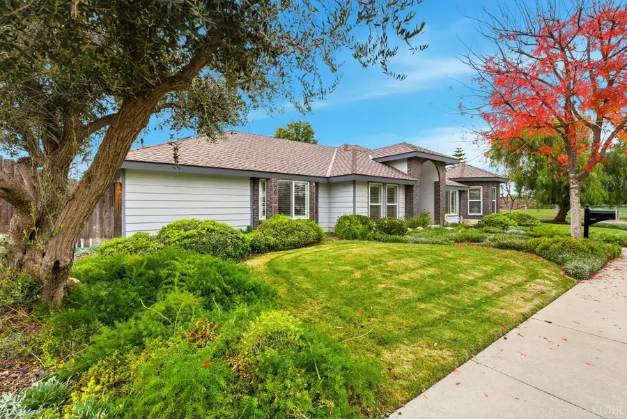 2504 N Kensington Way, Hanford, CA 93230 - Image #2