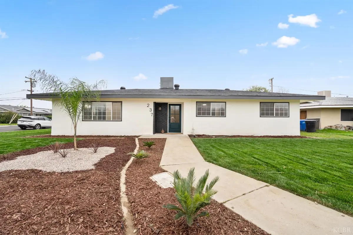 237 W Glendale Avenue, Lemoore, CA 93245 - Image #1