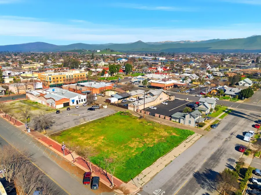 190 S Elmwood Avenue, Lindsay, CA 93247 - #3