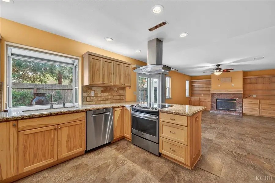 1881 E Frederick Avenue, Fresno, CA 93720 - #3