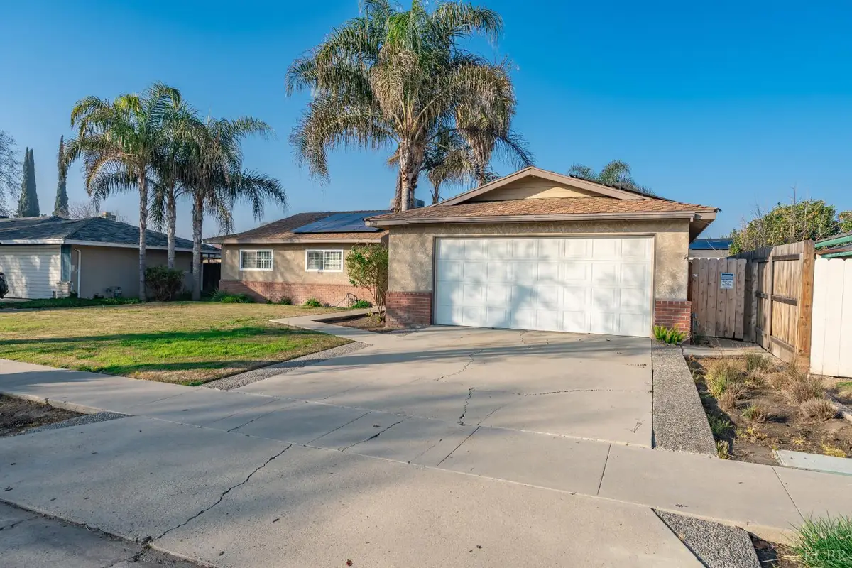 120 W Magnolia Avenue, Hanford, CA 93230 - #1