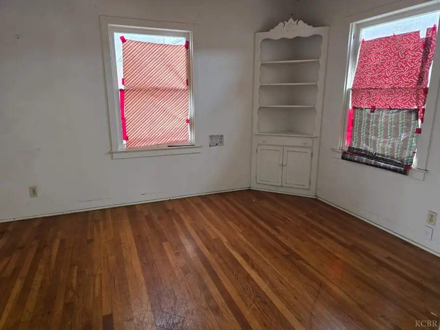 604 W Florinda Street, Hanford, CA 93230 - #3