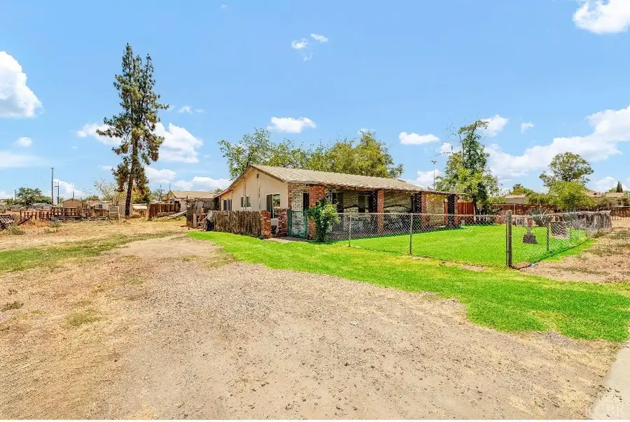 11431 11th Avenue, Hanford, CA 93230 - #3