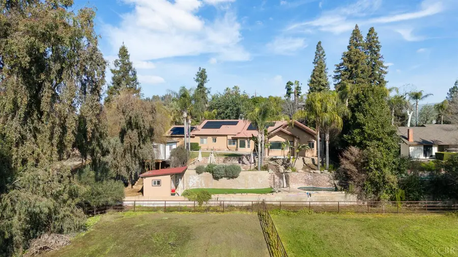 915 S Strathmore Avenue, Lindsay, CA 93274 - #2