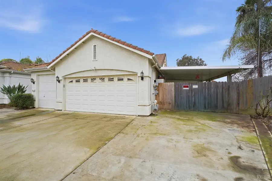821 E Redwood Circle E, Hanford, CA 93230 - Image #3