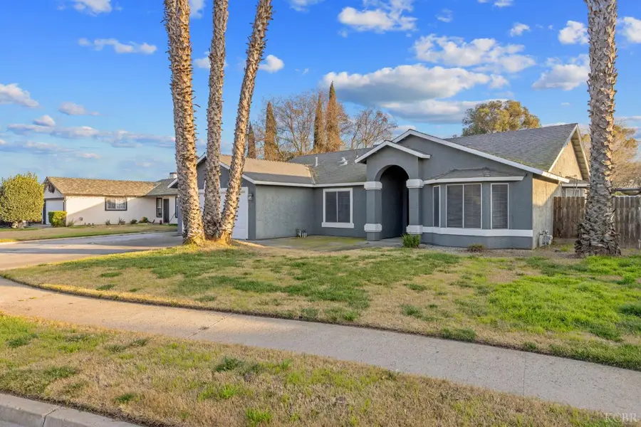 725 Naples Street, Lemoore, CA 93245 - #2