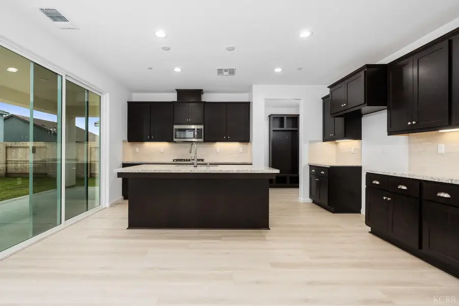 2467 NW Cedar Grove Court, Hanford, CA 93230 - Image #2