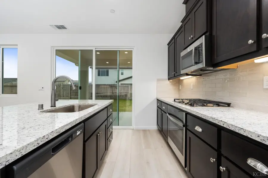 2467 NW Cedar Grove Court, Hanford, CA 93230 - Image #3